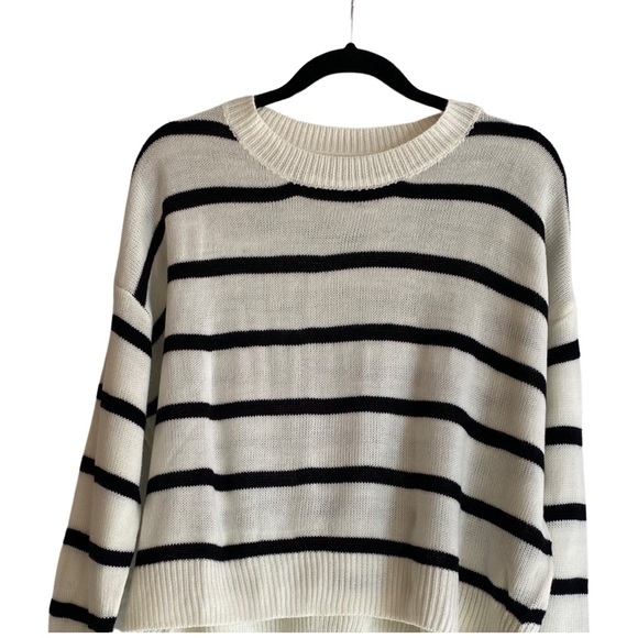 Black and white striped slouchy sweater size large - Picture 2 of 7